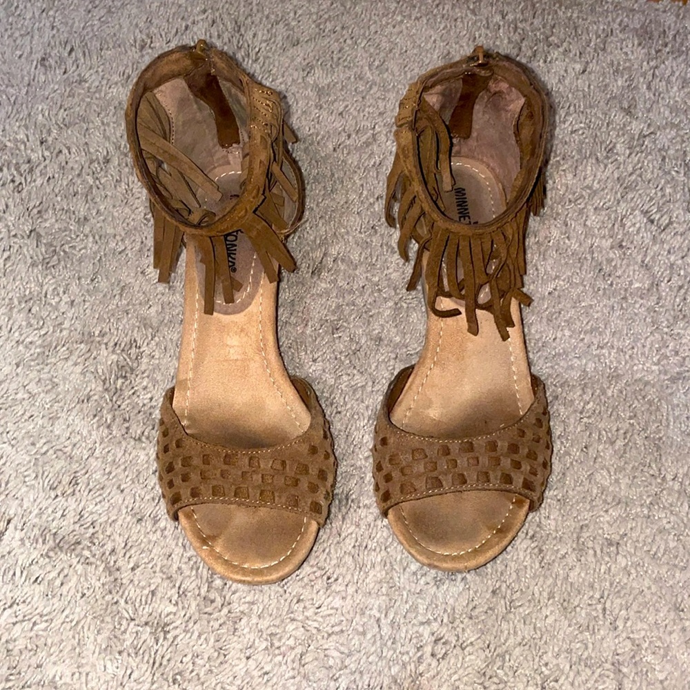 Minnetonka Women's Cork Wedge Sandal 9 Brown Suede Ankle Fringe